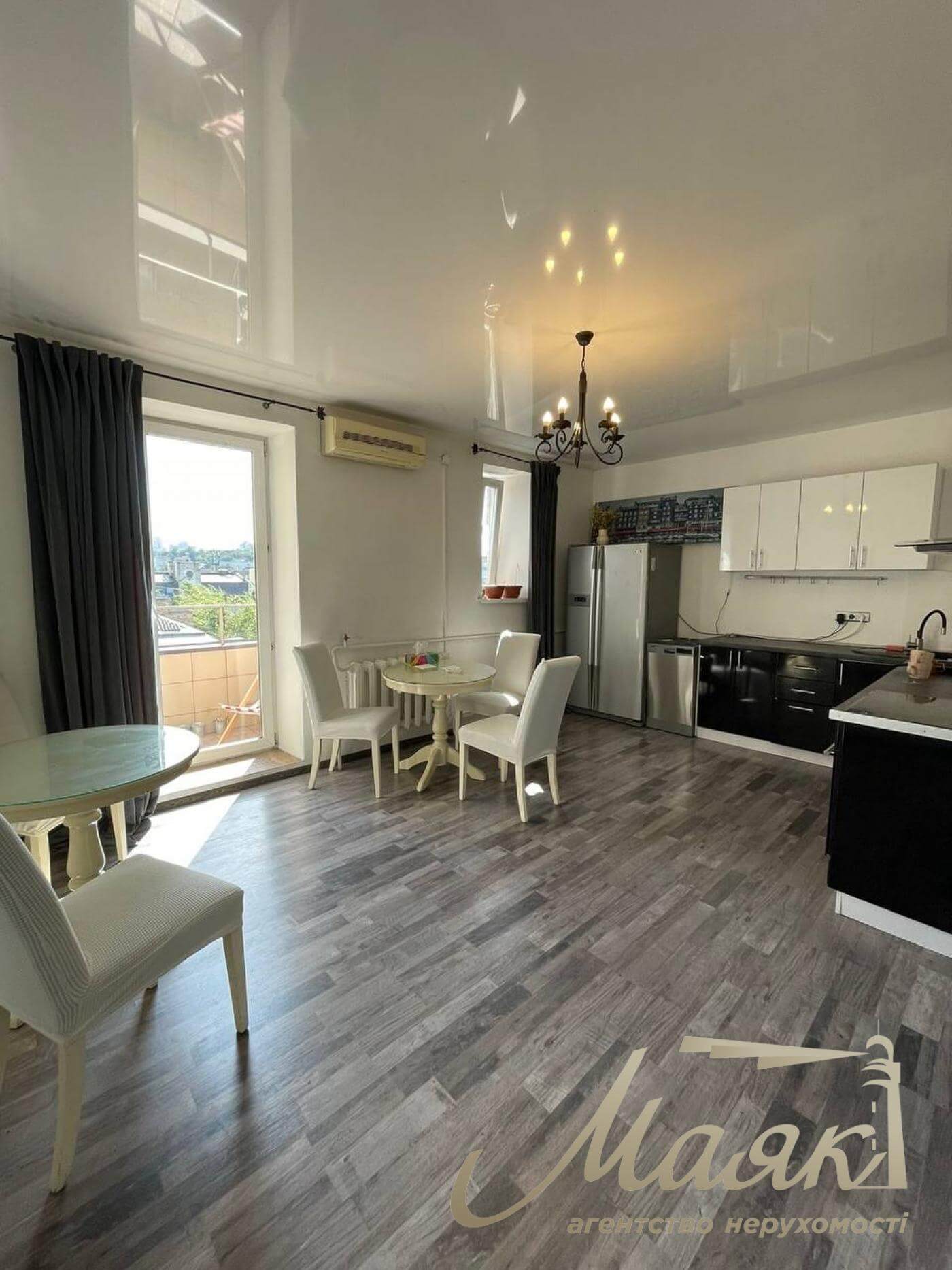 Дворівнева квартира на Подолі 1200$ в місяц